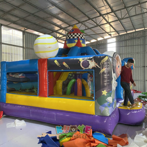 AP129 (25) https://kuoyeinflatables.com/product/ap129-astronaut-bounce-castle/