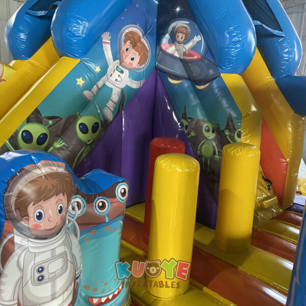 AP129 (33) https://kuoyeinflatables.com/product/ap129-astronaut-bounce-castle/