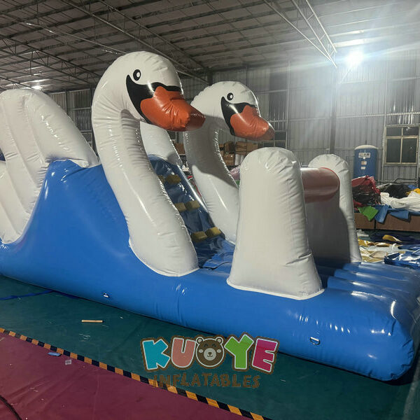 WG75 (8) https://kuoyeinflatables.com/product/wg75-swan-inflatable-water-park/